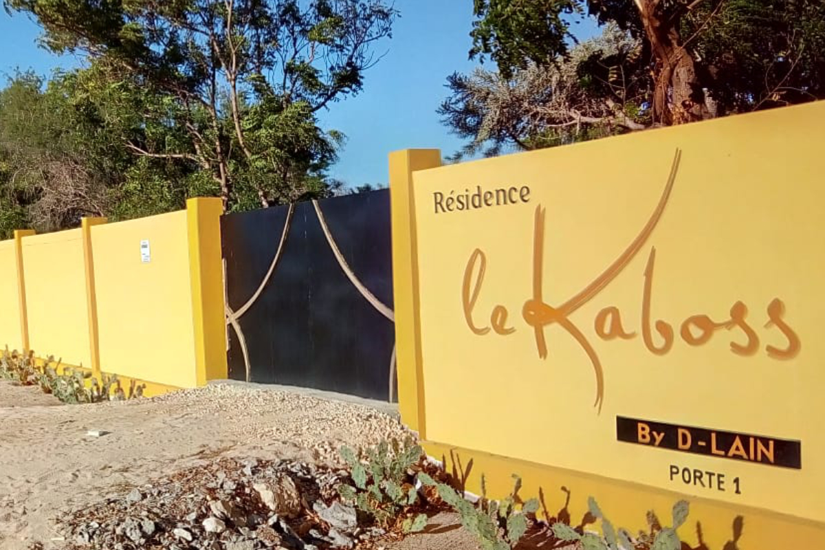 L'entrée coté route de votre résidence de tourisme le Kaboss